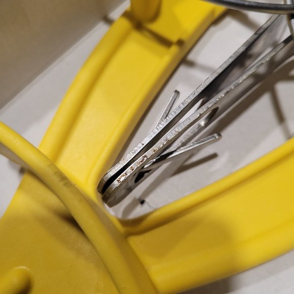 Sharp'Easy Knife Sharpener Yellow - Picture 4 of 4